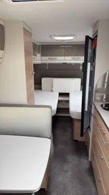 Sicht vorne-hinten Dethleffs Nomad 490 EST