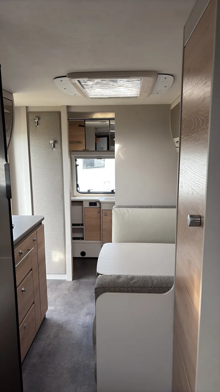 Sicht vorne-hinten Dethleffs Nomad 490 EST