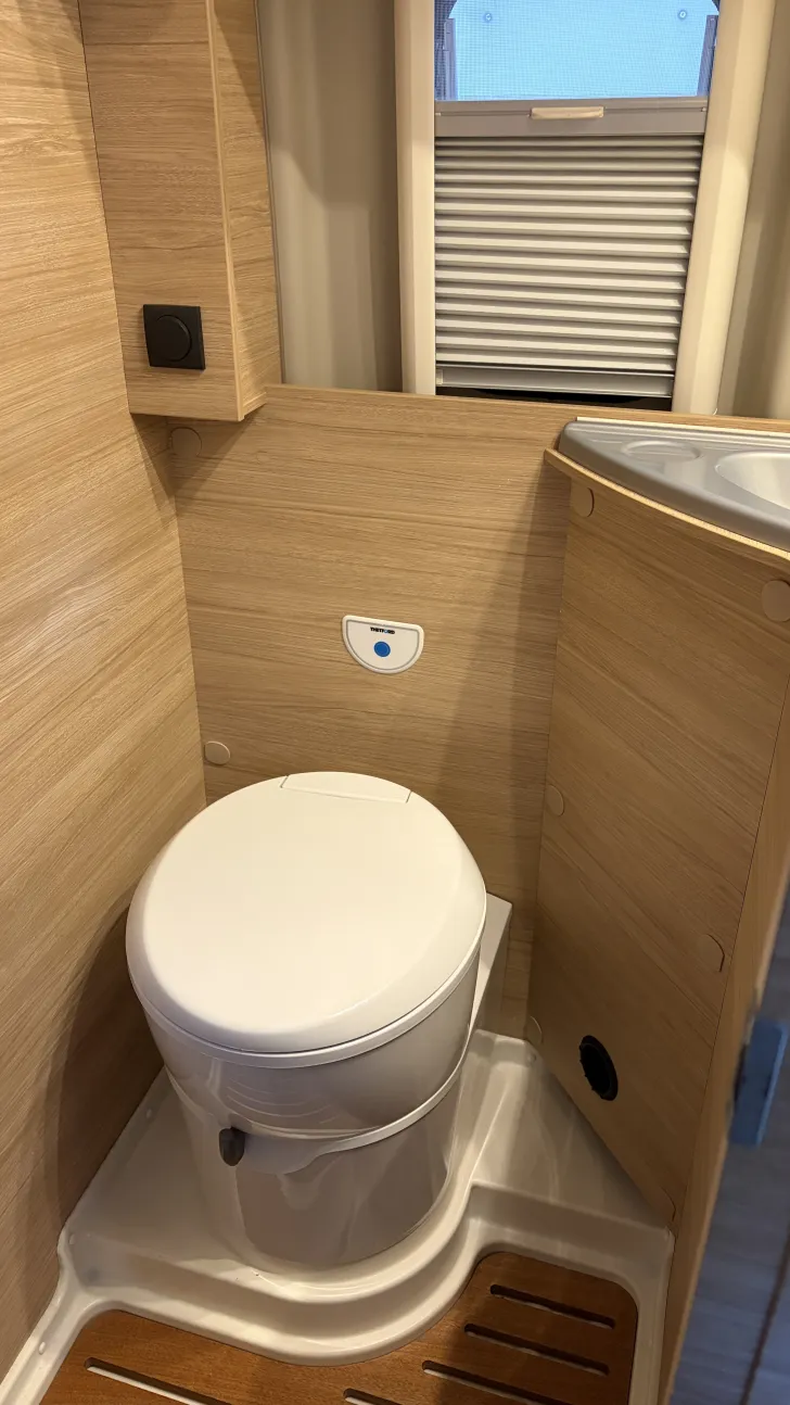 Fahrzeugbild Pössl R 640 #4