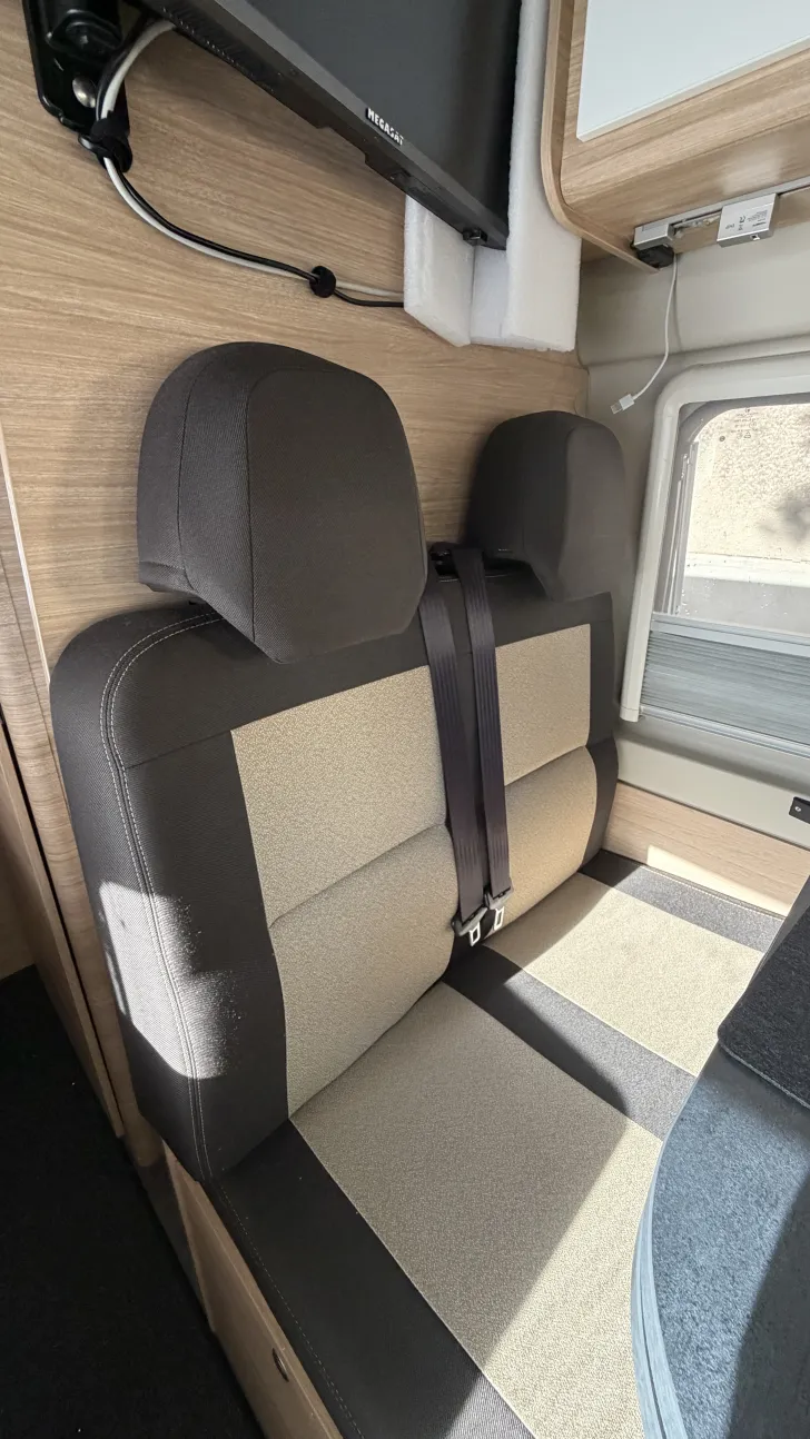 Fahrzeugbild Pössl R 640 #7