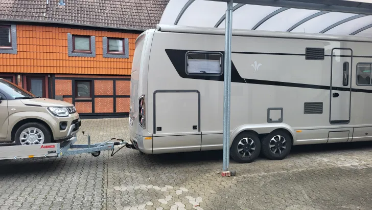 Grundriss Tag Niesmann + Bischoff Arto 88 F Gut gepflegt