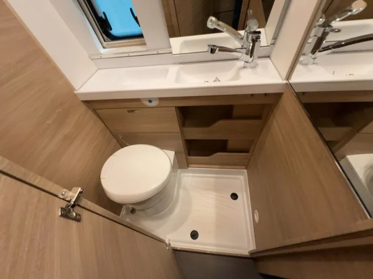 Fahrzeugbild Knaus BOXSTAR 600 SOLUTION 4 /Festbett+Hubbett/TOP!! #18