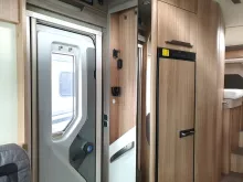 Fahrzeugbild Knaus Sky i 700 Hubstützen + AHK + Wechselrichter #11