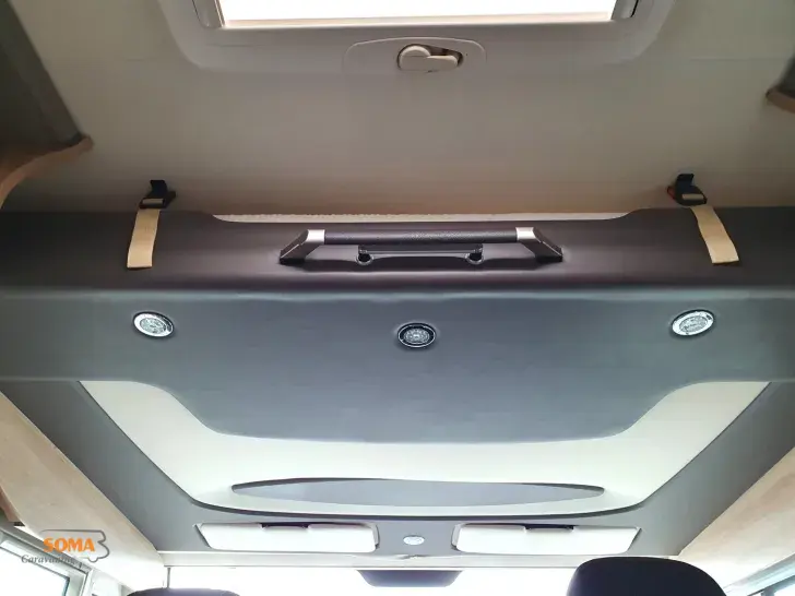 Fahrzeugbild Knaus Sky i 700 Hubstützen + AHK + Wechselrichter #12