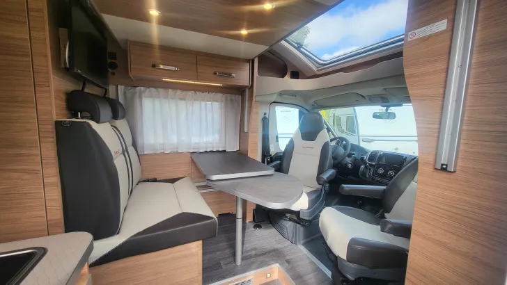 Sitzgruppe Weinsberg CaraSuite EDITION SPICY 650 MEG TV/LTE Antenne