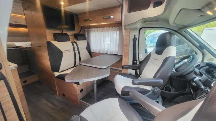 Weitere Sitzgruppe Weinsberg CaraSuite EDITION SPICY 650 MEG TV/LTE Antenne