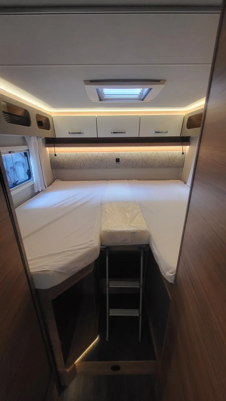 Weitere Betten Weinsberg CaraSuite EDITION SPICY 650 MEG TV/LTE Antenne