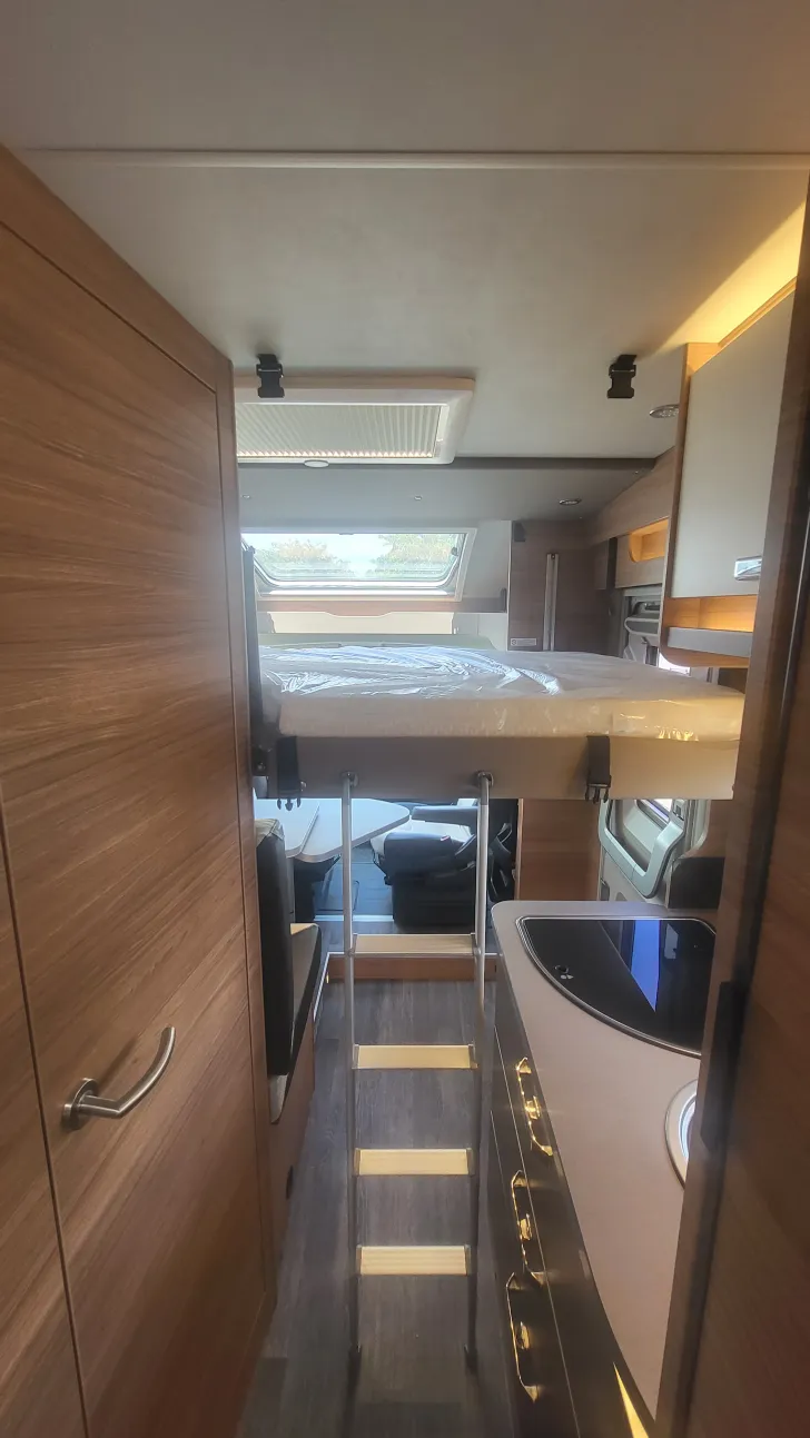 Etagenbetten Weinsberg CaraSuite EDITION SPICY 650 MEG TV/LTE Antenne