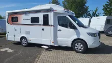 Schräg Vorne Weinsberg CaraCompact EDITION PEPPER 640 MEG Suite Hot Pepper & Licht Paket