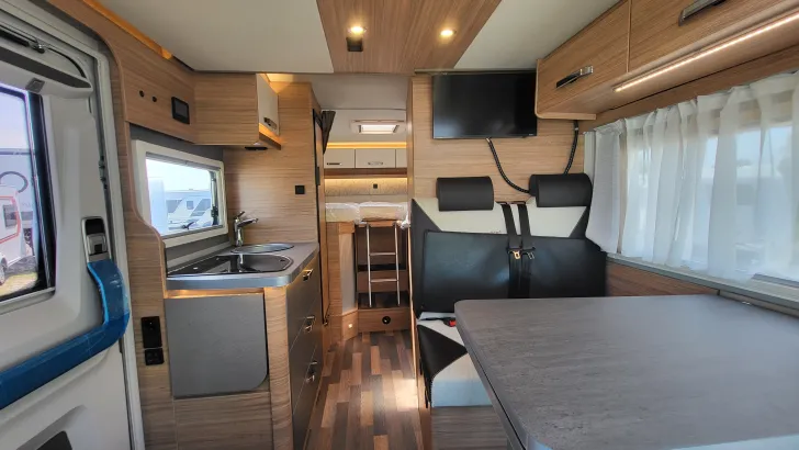Sicht vorne-hinten Weinsberg CaraCompact EDITION PEPPER 640 MEG Suite Hot Pepper & Licht Paket