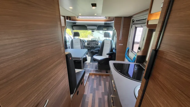 Sicht vorne-hinten Weinsberg CaraCompact EDITION PEPPER 640 MEG Suite Hot Pepper & Licht Paket