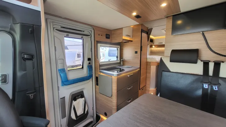 Küchen Weinsberg CaraCompact EDITION PEPPER 640 MEG Suite Hot Pepper & Licht Paket