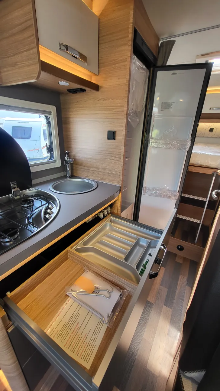 Fahrzeugbild Weinsberg CaraCompact EDITION PEPPER 640 MEG Suite Hot Pepper & Licht Paket #20