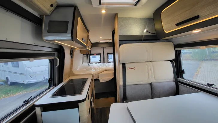 Sicht vorne-hinten Weinsberg CaraBus EDITION FIRE 600 ME 160 PS/Automatik/Licht Paket