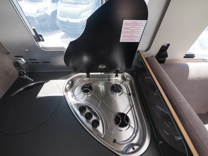 Fahrzeugbild Laika ECOVIP H 4109DS, 180 PS Autom., Tageszul. #9