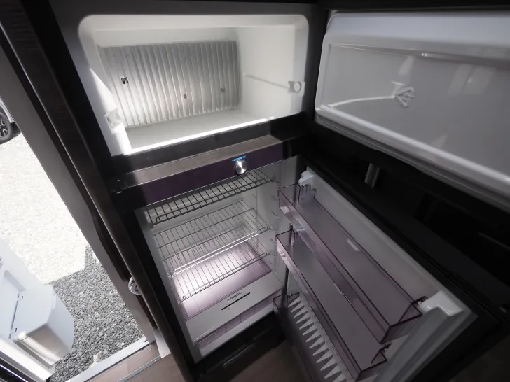 Fahrzeugbild Laika ECOVIP H 4109DS, 180 PS Autom., Tageszul. #12