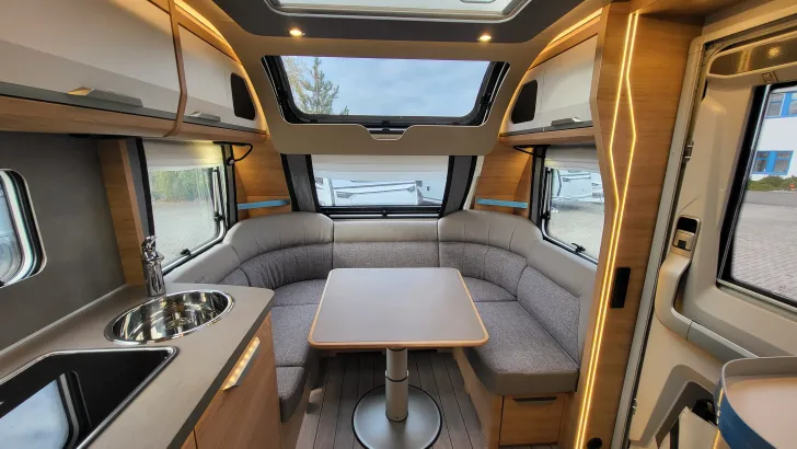 Sitzgruppe Knaus Südwind 540 UE Black Selection Heckfenster