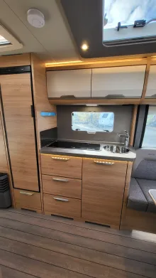 Küchen Knaus Südwind 540 UE Black Selection Heckfenster