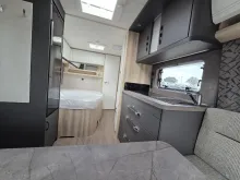 Fahrzeugbild Hobby De Luxe 495 WFB 1800KG/Tempo100/160l Kühlschrank/Antischlingerkupplung #5