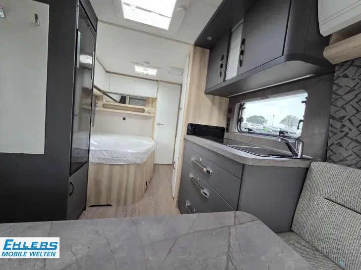 Fahrzeugbild Hobby De Luxe 495 WFB 1800KG/Tempo100/160l Kühlschrank/Antischlingerkupplung #5