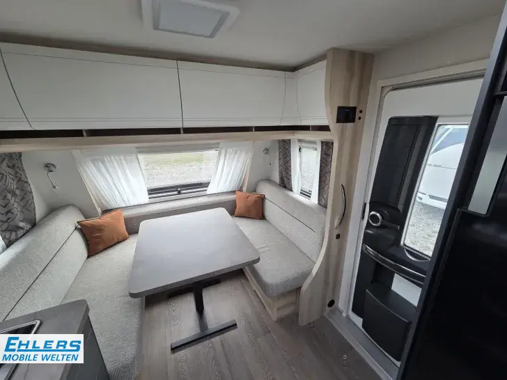 Fahrzeugbild Hobby De Luxe 495 WFB 1800KG/Tempo100/160l Kühlschrank/Antischlingerkupplung #8