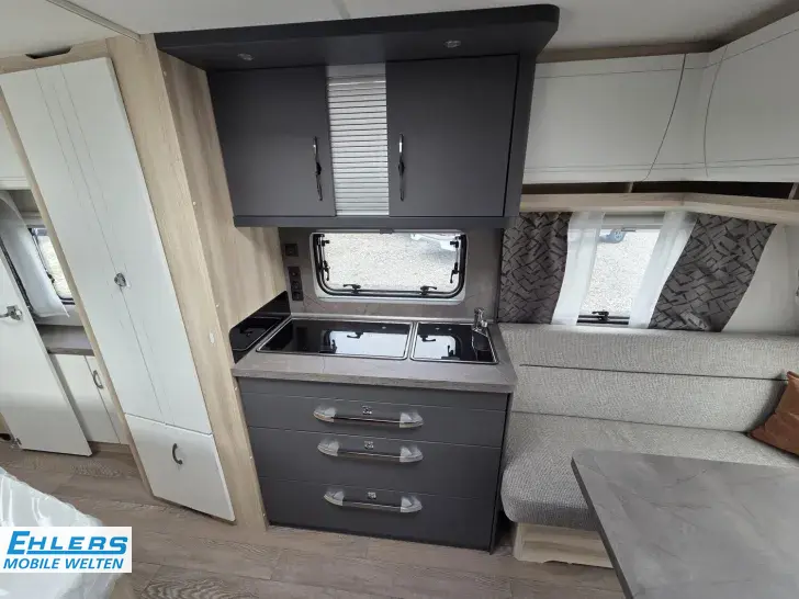 Fahrzeugbild Hobby De Luxe 495 WFB 1800KG/Tempo100/160l Kühlschrank/Antischlingerkupplung #9