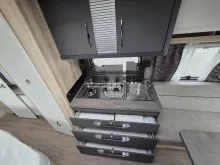 Fahrzeugbild Hobby De Luxe 495 WFB 1800KG/Tempo100/160l Kühlschrank/Antischlingerkupplung #10