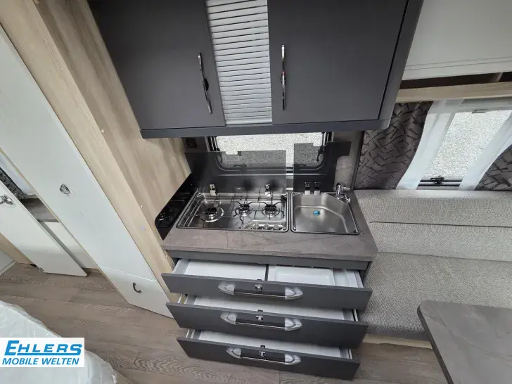 Fahrzeugbild Hobby De Luxe 495 WFB 1800KG/Tempo100/160l Kühlschrank/Antischlingerkupplung #10