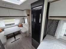 Fahrzeugbild Hobby De Luxe 495 WFB 1800KG/Tempo100/160l Kühlschrank/Antischlingerkupplung #12