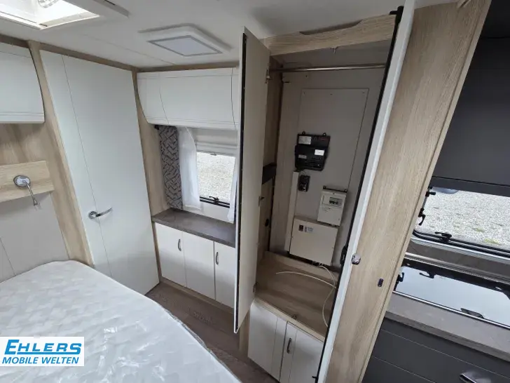 Fahrzeugbild Hobby De Luxe 495 WFB 1800KG/Tempo100/160l Kühlschrank/Antischlingerkupplung #15