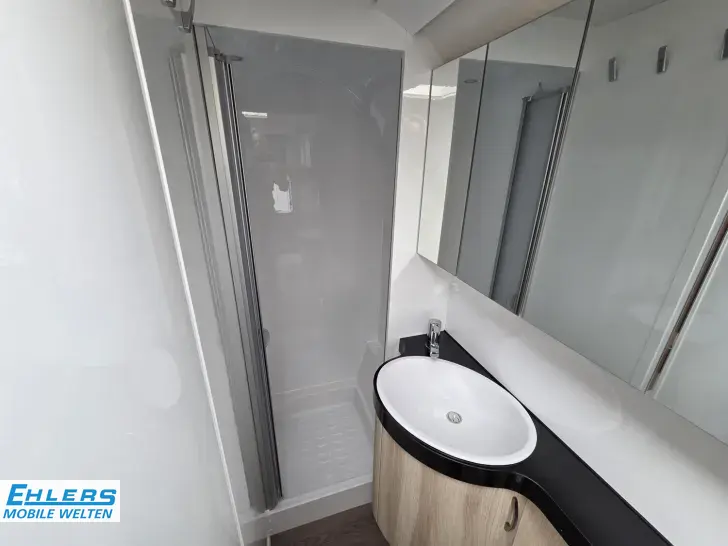Fahrzeugbild Hobby De Luxe 495 WFB 1800KG/Tempo100/160l Kühlschrank/Antischlingerkupplung #16