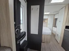 Fahrzeugbild Hobby De Luxe 495 WFB 1800KG/Tempo100/160l Kühlschrank/Antischlingerkupplung #20