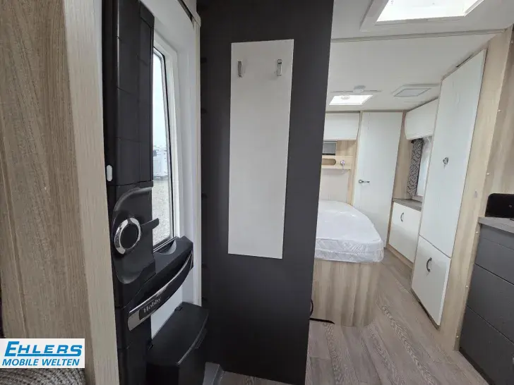 Fahrzeugbild Hobby De Luxe 495 WFB 1800KG/Tempo100/160l Kühlschrank/Antischlingerkupplung #20