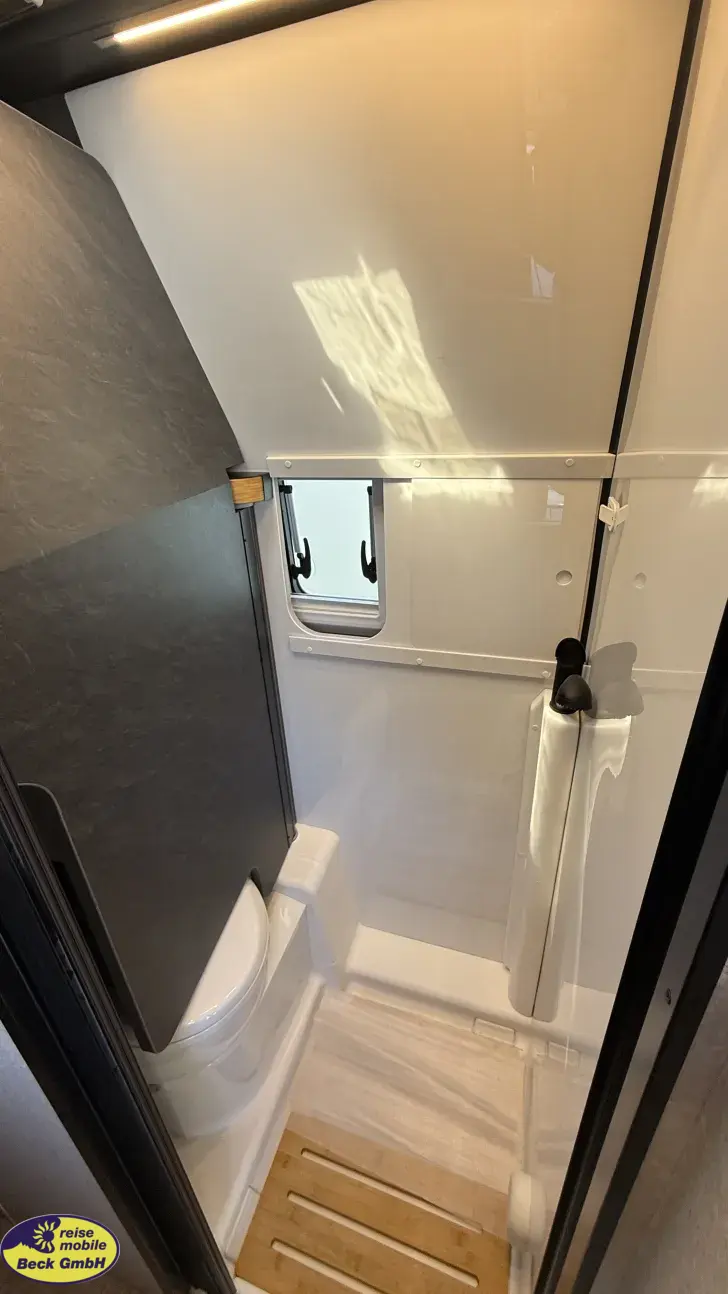 Fahrzeugbild Hymer Camper Van Redwood 601 Black November Deals #21
