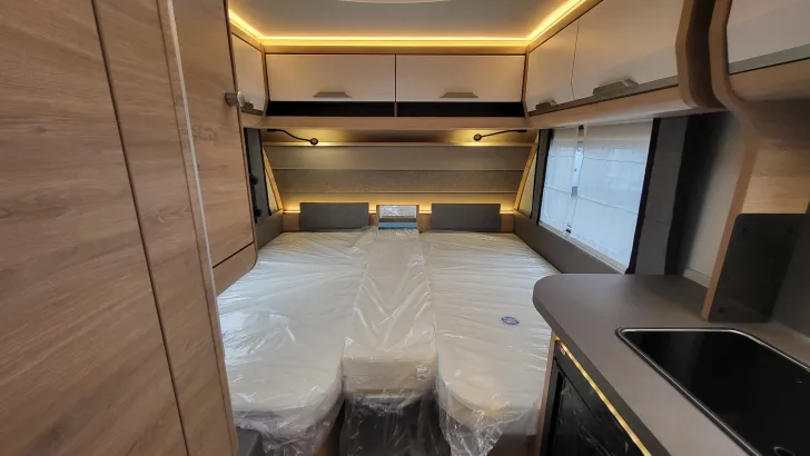 Etagenbetten Knaus Südwind 500 EU Black Selection