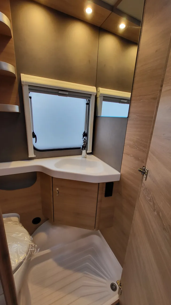 Toilette Knaus Südwind 500 EU Black Selection