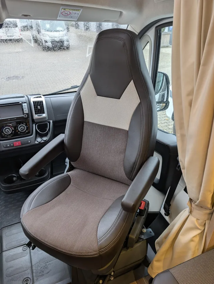 Fahrzeugbild Sunlight T 68 #8