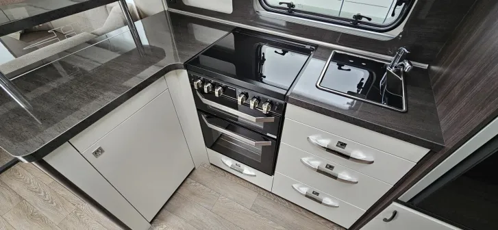 Fahrzeugbild Hobby Prestige 620 CL / Backofen / Einzelbetten #16