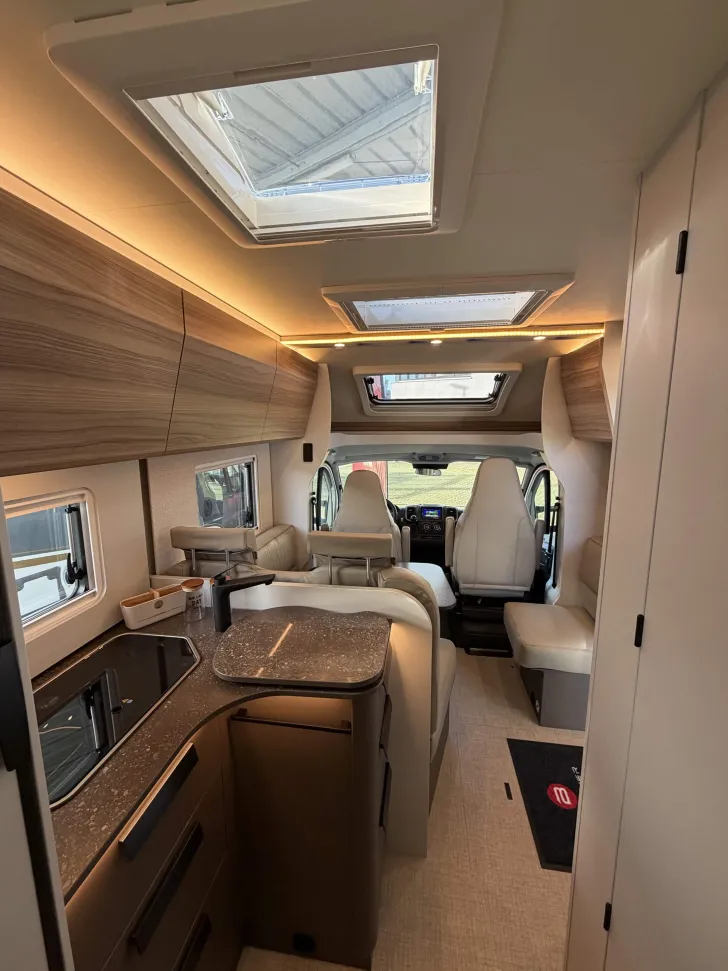 Fahrzeugbild Bürstner B66 690 TD Dieselheizung, Sunroof #7