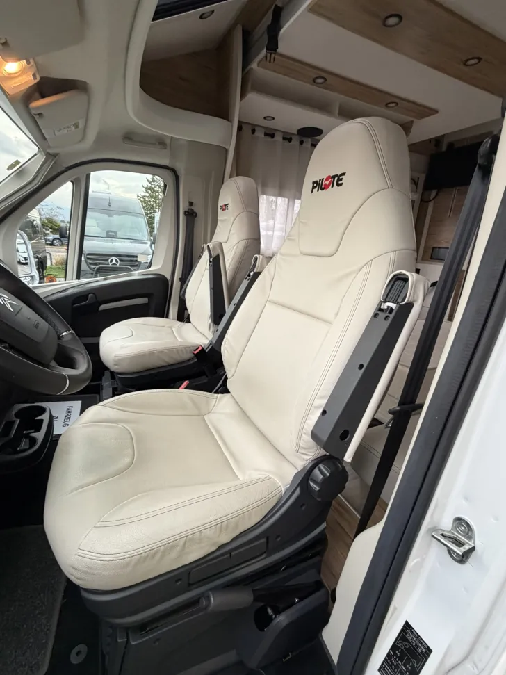 Fahrzeugbild Pilote Pacific P696D #14