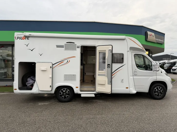 Fahrzeugbild Pilote Pacific P696D #18