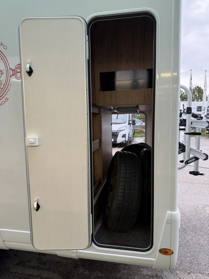 Fahrzeugbild Pilote Pacific P696D #22