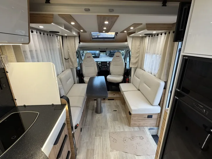 Fahrzeugbild Pilote Pacific P696D #30