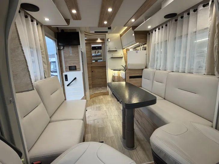 Fahrzeugbild Pilote Pacific P696D #32