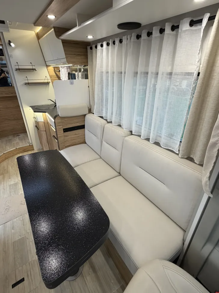 Fahrzeugbild Pilote Pacific P696D #34
