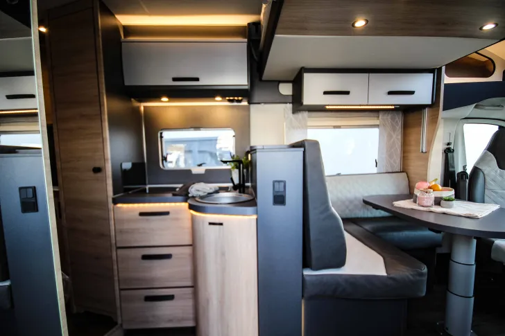 Fahrzeugbild Knaus L!VE WAVE 650 MF Platinum Selection Automatik | Rahmenfenster #6