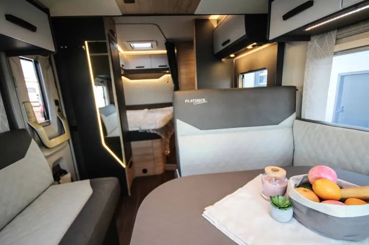 Fahrzeugbild Knaus L!VE WAVE 650 MF Platinum Selection Automatik | Rahmenfenster #8