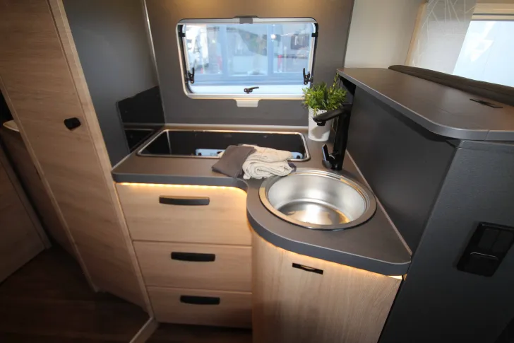 Fahrzeugbild Knaus L!VE WAVE 650 MF Platinum Selection Automatik | Rahmenfenster #9