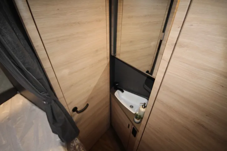 Fahrzeugbild Knaus L!VE WAVE 650 MF Platinum Selection Automatik | Rahmenfenster #14