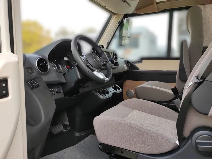 Fahrzeugbild Carthago C2-tourer I 143 KB LE comfort Mercedes #7